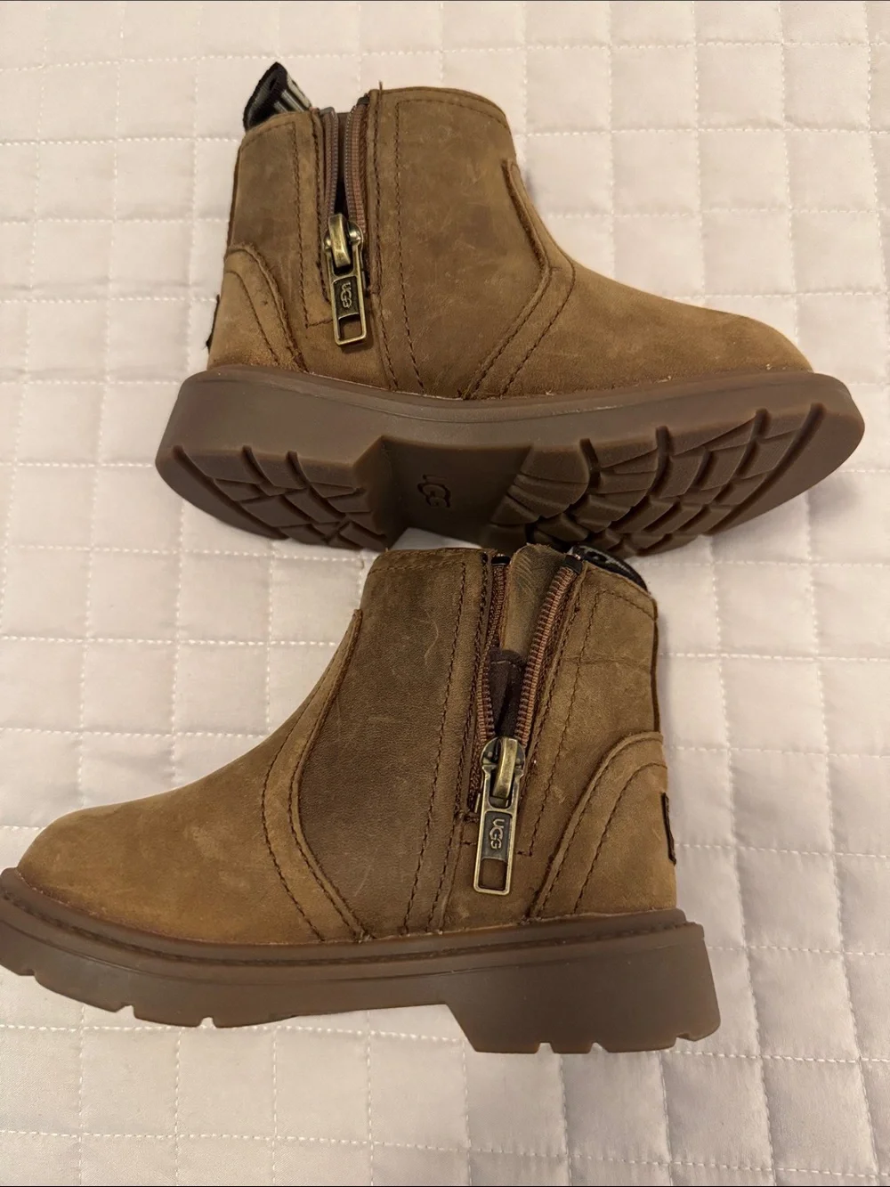 Ugg size 6 never worn nubuck brown boots leather